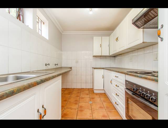 2.5 BEDROOM TOWNHOUSE TO LET IN PARKMORE